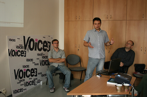 Juraj Kerhát a Ján Laurenčík na prednáške pre neziskovky organizovanej Voices